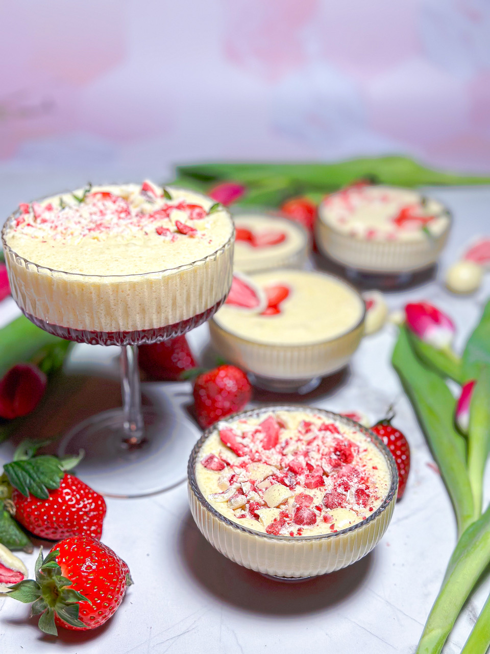 reteta mousse de ciocolată albă și căpșuni