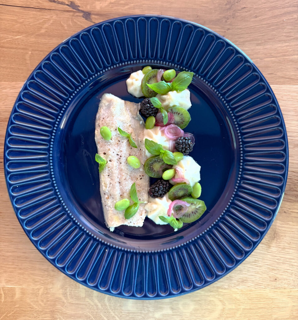 file de păstrăv la tigaie cu cremă de conopidă