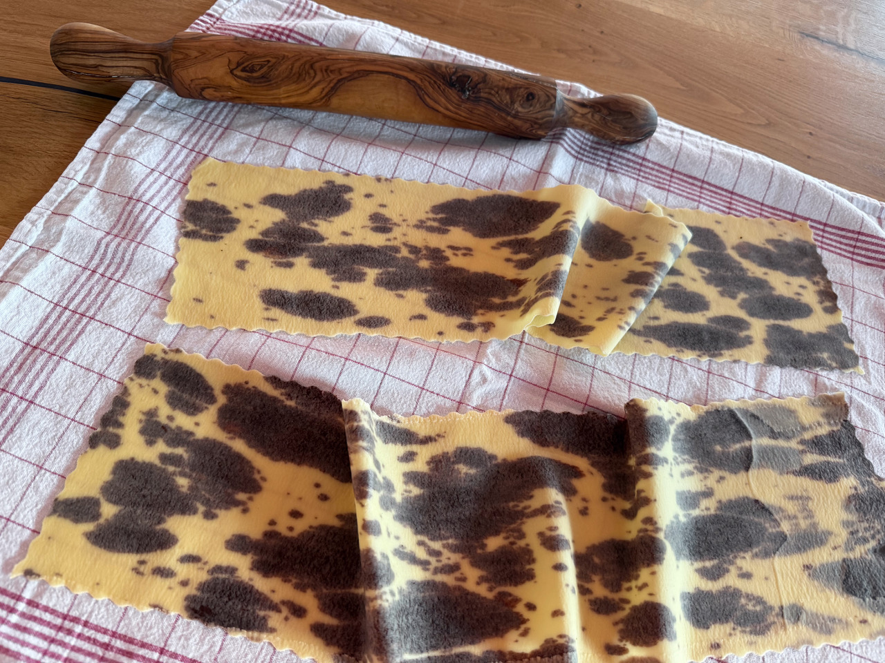 aluat tăiței de casă cu nuca și miere