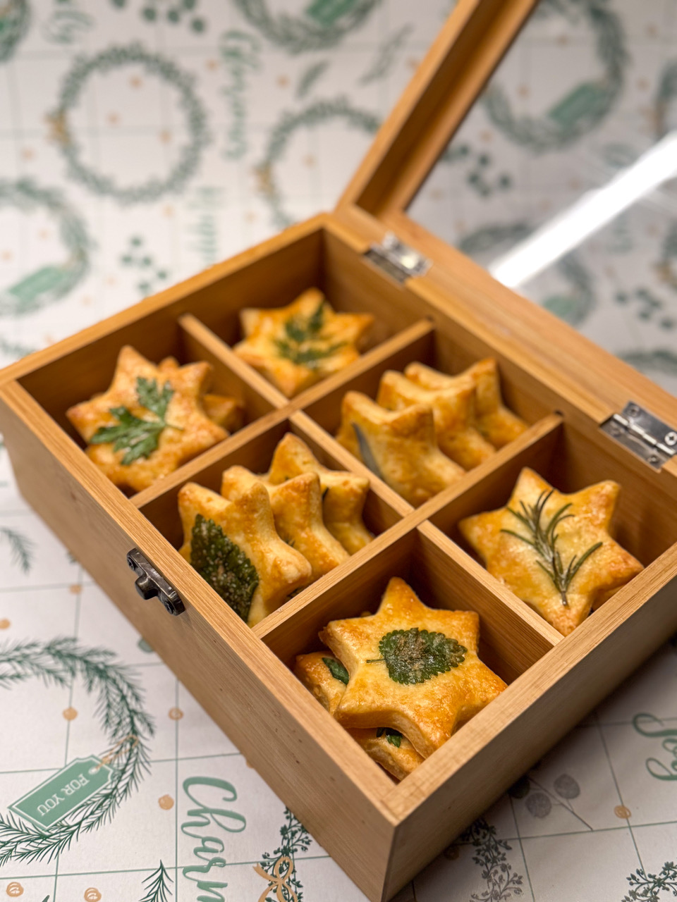 biscuiți cu parmezan și ierburi